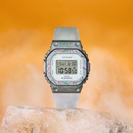 G-SHOCK 新款進場。 GM-S5640GEM-7  銀幻彩混色刻印鋼面 透明錶帶。40週年特別版 冒險家之石ADVENTURER’S Stone 女裝 正方 跳字 。CASIO 正品正貨有保養 