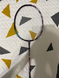 羽毛球拍Yonex ASTROX 100ZZ，可以用全新弓11 Pro換