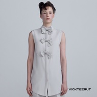 VICKTEERUT (ราคาปกติ 7680-.) Tuxedo Bib Sleeveless Shirt with Bow Detail เสื้อเชิ้ต แขนกุด ตกแต่งโบว