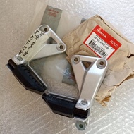 REAR FOOTSTEP RIGHT LEFT HONDA CS1 CS 1 ONE ORIGINAL AHM FOOT STEP 50770-KWC-900 5076A-KWC-900