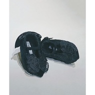 Beautiful Baby Shoes Size 2 estimated 4-8 months Black