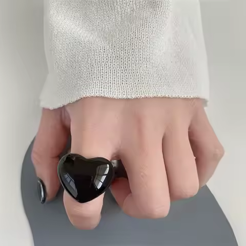 Fashion Cute Acrylic Black Heart Decor Rings Women Men Couples Elegant Temperament Minimalist Finger