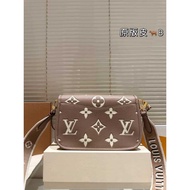 Cowhide Diane Cowhide Underarm Baguette All Steel Hardware Full Set Gift Box Packaging Size 25 15cm