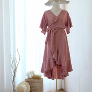 磚紅色連身裙，適合參加派對的連身裙，適合度假的連身裙，適合去海邊的連身裙