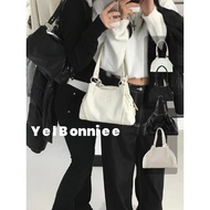 Wild Bunny Keep strangers away/Korean Niche ason Retro Dark Large Capacity Commuter Motorcycle Bag S