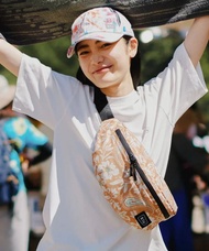 【新款預購】KIU 2026新品 防潑水花色側背腰包(10色)K84 含發票