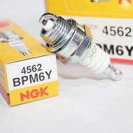 BPM6Y หัวเทียน NGK เหมาะสำหรับเครื่องตัดหญ้าแบบมีใบเลื่อยหมุนมือถือสองจังหวะที่สอดคล้องกับ M7 LT7 LT
