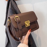 Túi xách nữ đeo chéo cao cấp M113 đứng form đi học đi chơi thời trang