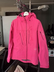 AK457 by Burton GORE-TEX 滑雪褸褲套裝（S size)