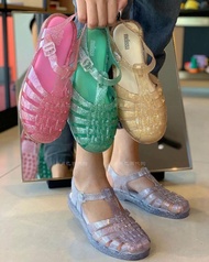 รองเท้าผู้หญิง Melissa 2023ใหม่รองเท้าแตะผู้หญิงห่อรองเท้าส้นแบนเจลลี่กลวง SM128รองเท้าแตะชายหาดโรมัน