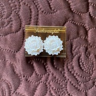 Vintage Jewelry│美國 Featherweights 白珊瑚玫瑰耳夾/含盒