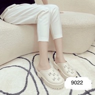 (0654) 5 cm tall, soft, easy to walk in, big shape