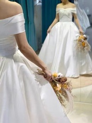 全新一字肩斷綢拖尾婚紗