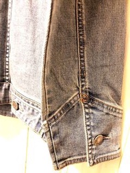 New Meters bonwe Denim Jacket 洗水藍色配米色燈芯絨衣領牛仔外套M碼，男女合穿