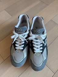 New Balance 990 V2