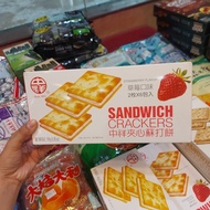 Biscuit chung hsiang sandwich crackers strawberry 144g biscuit crackers