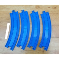Tomy train accessories - Curved rail R03