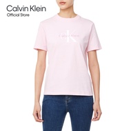 CALVIN KLEIN เสื้อยืดคอกลมแขนสั้นผู้หญิง Monogram Logo ทรง Regular รุ่น 47B865G 7UD - สีชมพู