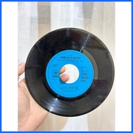 ∢ → Vintage 45 RPM Foreign Vinyl Records untested