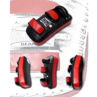 THAISMAI - KP142 เป้าเตะ แบบโค้ง เป้าซ้อมมวย อุปกรณ์มวยไทย หนังแท้ สีแดง/ดำ 1ข้าง - Kick Pad Curved 