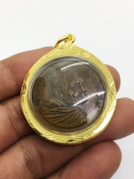 เหรียญมหาเศรษฐี หลวงปู่แหวน สุจิณฺโณ ปี 2520   วัดดอยแม่ปั๋ง พร้อมเลี่ยมกรอบทองไมครอน