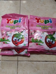 Yupi Gummy Permen Candy Strawberry Kiss 120 gr