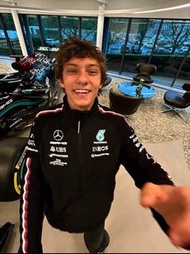 Adidas x MERCEDES-AMG PETRONAS F1 TEAM 2024聯名款運動休閒防風軟殼夾克外套