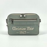 【二手】 Christian Dior 克里斯汀·迪奧 Safari Messenger 標誌性 Logo 刺繡皮革單肩包，灰色 x 白色