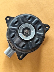 มอเตอร์พัดลมหม้อน้ำ Toyota Vios ปี ( 2007-2013 ) DENSO ΑΕ168000-2680 มือสองของแท้ครับ