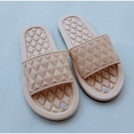 Women's square slippers