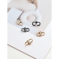 RACHEL SMITH Chain Buckle