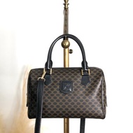 【日本直送名牌中古包】CELINE સવા સવા સવા મકાડમ 側背包 黑色 浮雕標誌 PVC 皮革 2way 迷你波士頓包 xawpgz