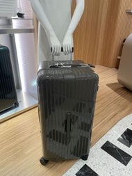 rimowa essential trunk plus size 33"