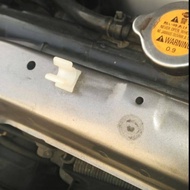 MESIN Nissan Serena C24 Original Nissan Serena C24 Engine Hood Pole Clip Button (Nistan Parts Core A