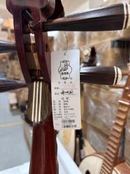敦煌琵琶543K（緬甸白酸枝制作）這個琵琶是未使用的新琵琶所見所得，我們是上海敦煌樂器有限公司的的代理商，標的價
