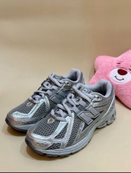 New Balance 1906R