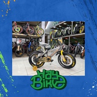 16 18 Inch Transformers Bumblebee Centrum 2009 Children's Bike with Assist Wheels, Iron Frame, Cool 