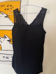 Uniqlo 黑色蕾絲bra top