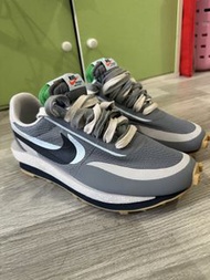 Nike Sacai Vaporwaffle 灰色運動鞋
