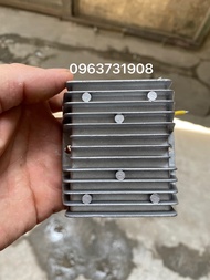 Bộ chuyển đổi dòng điện DC từ 28V-80V xuống điện DC 12V 10A chống nước