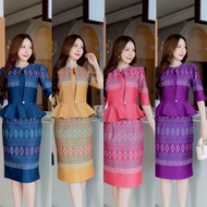 ชุดเดรสผ้าไหมญี่ปุ่นพิมพ์ลายผ้าไทย แบบสวยเก๋งาน 2 ชิ้นเข้ารูปพร้อมเสื้อคลุมแมสลายเดียวกันใส่ลุคสวย ห