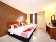 Super OYO 447 Comfort Hotel Meru