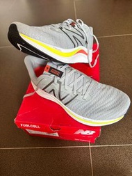 New Balance fuelcell propel v4跑步鞋