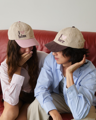 [WOKE Couple Flex] หมวกแฟชั่น ปักคำว่า "I Love Her" และ "I love HIM" ผลิตรอบเดียว จำนวนจำกัด