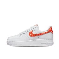 👍Nike Air force 1‘07 ESS orange Paisley 女款 白橙腰果花🎉DJ9942-102