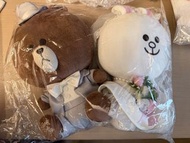 日本LINE FRIENDS 結婚公仔 【日本LINE FRIENDS 結婚公仔】日本直送，可愛之選；可愛熊大同兔兔既結婚公仔；婚車佈置夠可愛