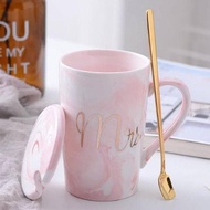 GELAS KERAMIK MARBLE COUPLE MR AND MRS LENGKAP DENGAN TUTUP DAN SENDOK EMAS/ ELEGANT COUPLE GIFT
