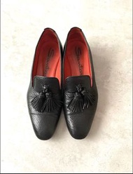 Classic Santoni loafers in black leather.  義大利 Santoni 經典手工牛津鞋