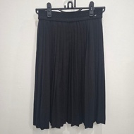 SEP 3/03/ Pleated Skirt Black Size 26-34 Length 24 Inches Second Hand
