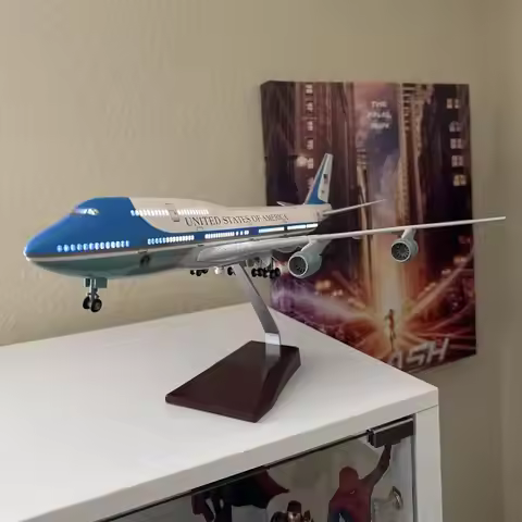 Airplane B747 Airways Air Force One Model 1:150 Scale Souvenir Planes Simulated Resin with LED Light